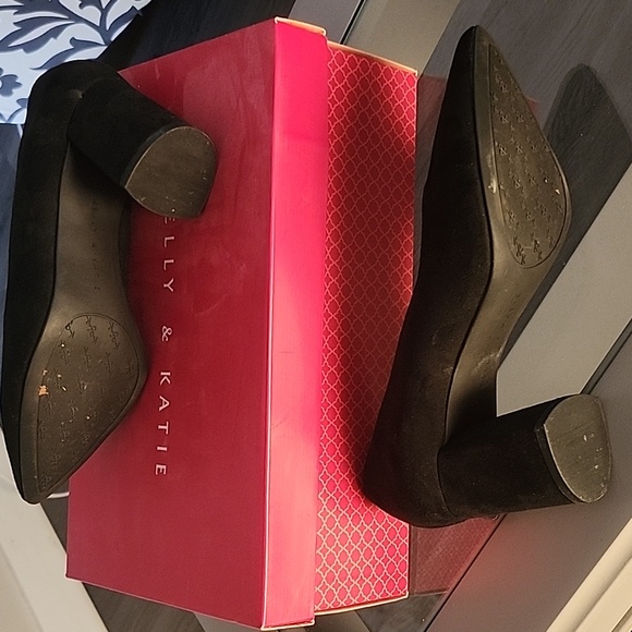 Black Shoes - Picture 2 of 6